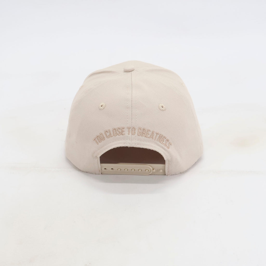 Detail doublure satin casquette beige